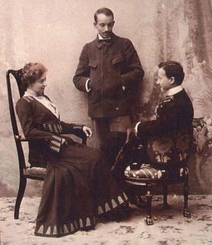 В.Ф. Комиссаржевская с братьями Федором (стоит) и Николаем